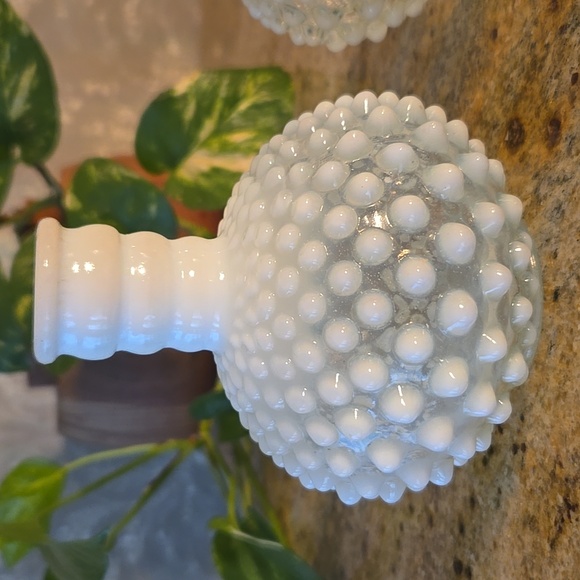 Vintage fenton milk glass hobnail vase - Picture 3 of 12